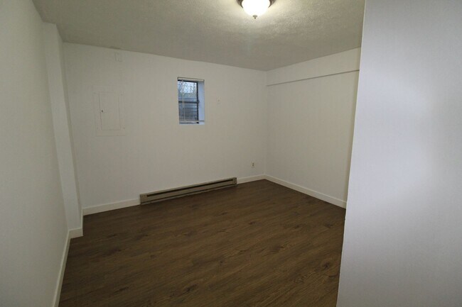 Building Photo - 623 E Sanson Ave