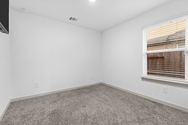 Building Photo - 5014 Pne Hvn Ln