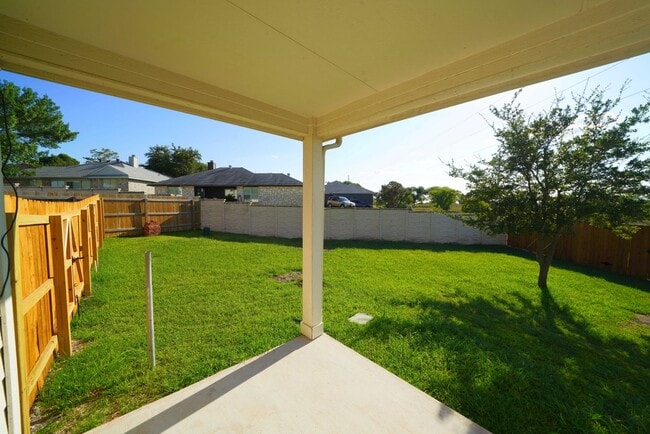 Building Photo - Immaculately upgraded and maintained home now available in Cibolo! Realtor Commission: $550