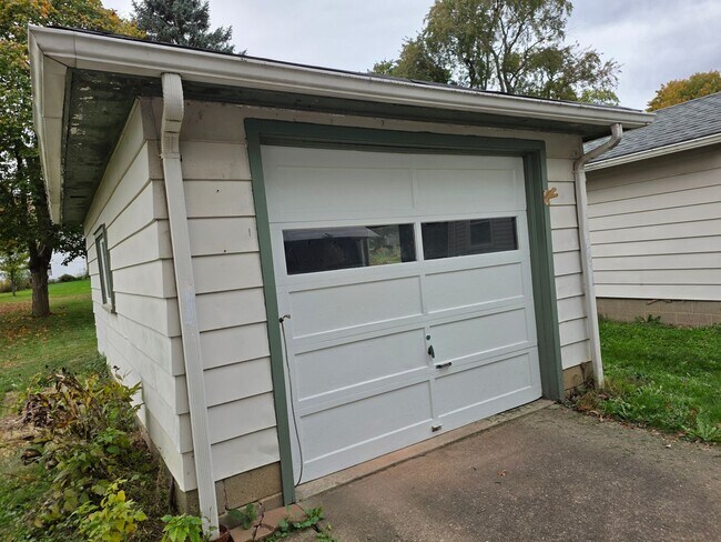 Building Photo - 518-520 Sloan Ave