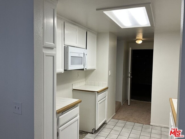 Building Photo - 544 N Orange Ave