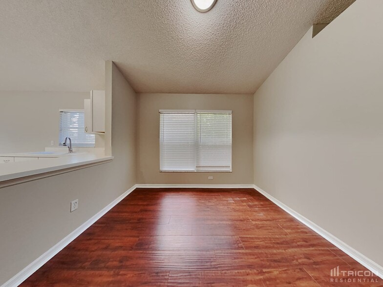 Building Photo - 545 Randon Terrace