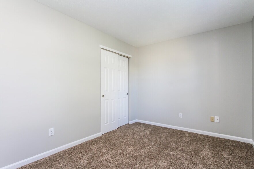 Building Photo - 6667 W Longview Dr