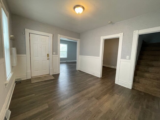 Building Photo - Two Bedroom Home - NE Side of Grand Rapids!