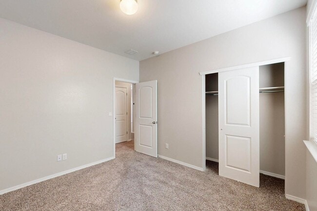 Building Photo - Charming 3 bedroom, 2 bath home in East El...