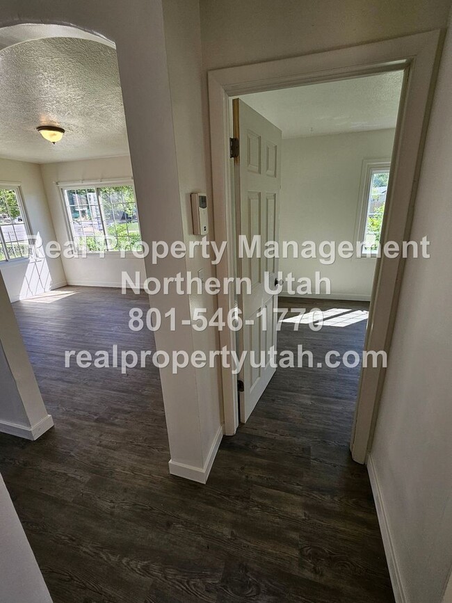 Building Photo - Charming 2-bedroom Home in Layton Now Avai...
