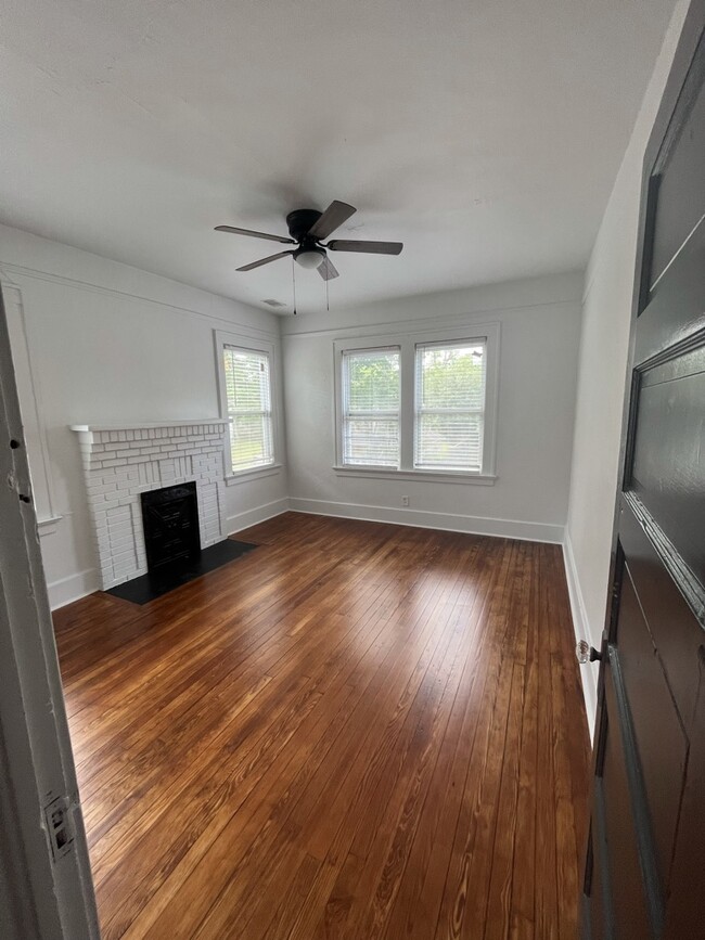 Side bedroom - 720 E 35th St