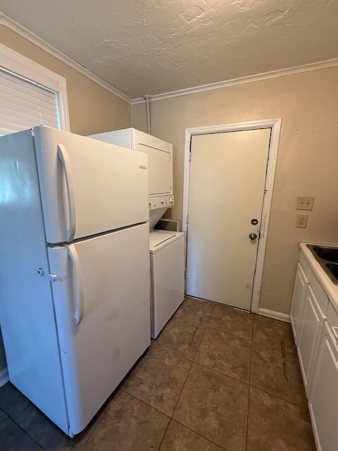 Kitchen & Stackable Washer/Dryer - 314 S K St