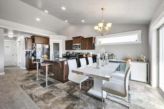 Building Photo - 1025 SW Bonnie St