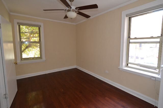 Building Photo - 549 W Surf St