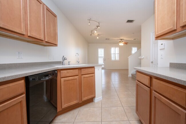 Building Photo - 3 Bedroom 2.5 Bath Townhome San Michele