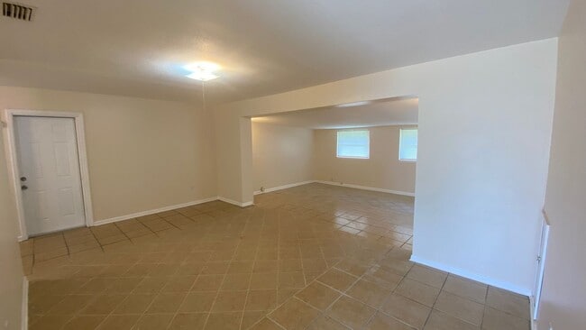 Building Photo - 3BR/1BA Single Family Home in Orlando with Spacious Yard!!