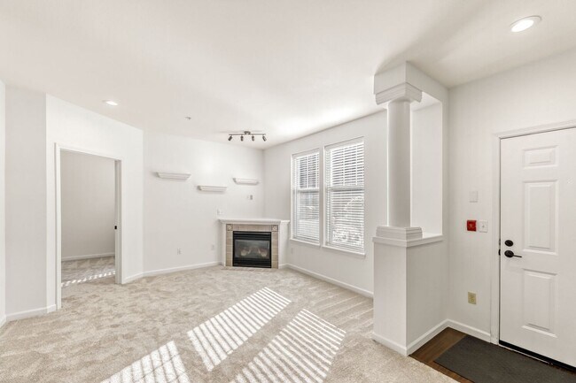 Building Photo - Well-Equipped 2 Bed 2 Bath Sonoma Villero Condo w/ Community Pool, Hot Tub & Exercise Room!