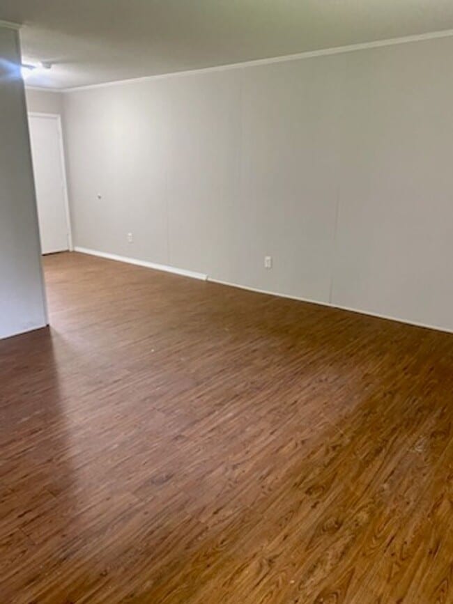 Building Photo - 4112 S Dowfield Dr