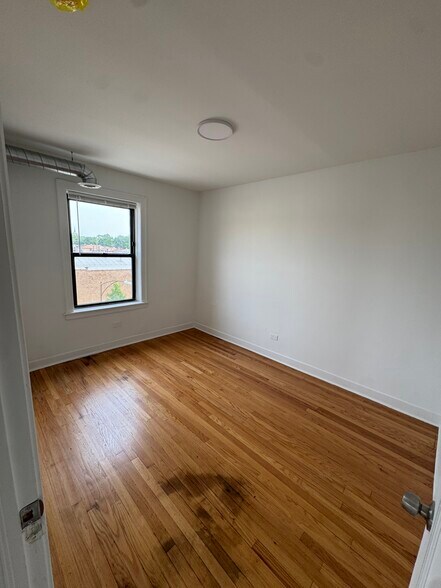 Building Photo - 1553 W 94th St