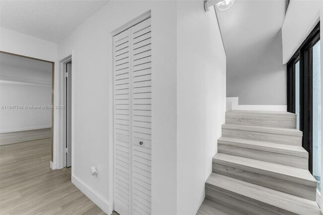 Building Photo - 6608 SW 114th Ave