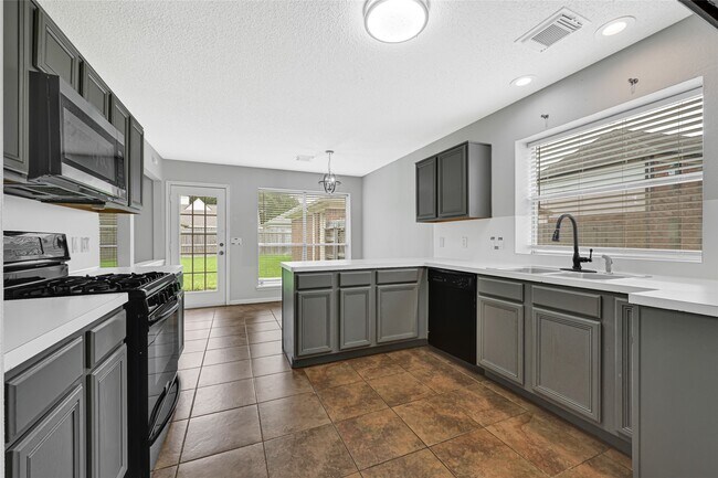Building Photo - 3906 Greenwood Dr
