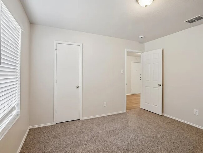 Building Photo - 4933 Parkrise Dr