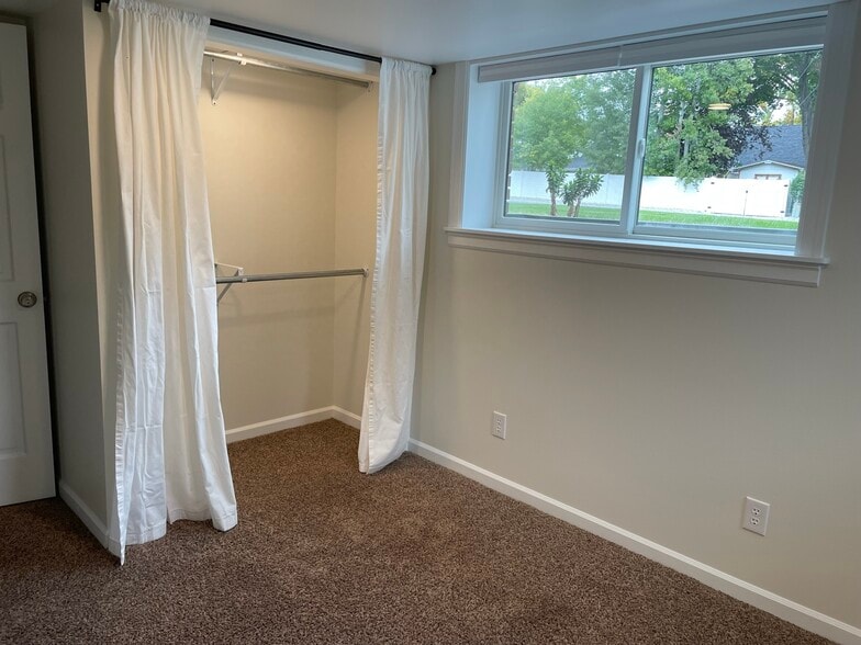 Building Photo - 2614 Highwood Dr