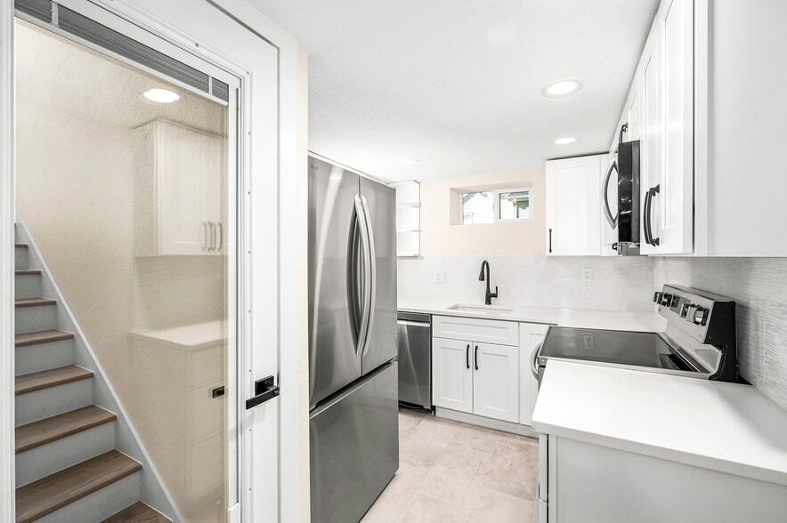 Building Photo - 2435 S Race St