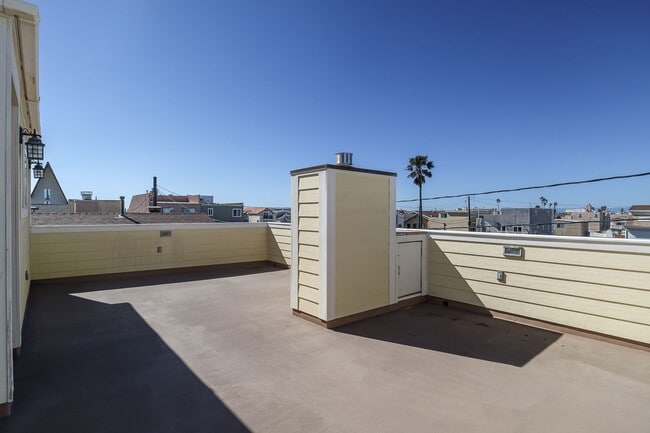 Building Photo - 3-Bed + 2.5 Bath Home with roof top deck with views of Ocean | Silverstrand Beach | Unfurnished