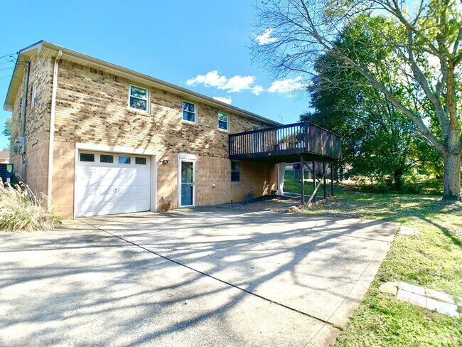 Building Photo - 2707 Dove Ct
