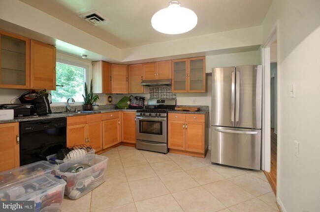 Building Photo - 3409 Beverly Dr
