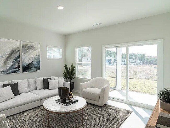 Building Photo - 799 Red River Dr
