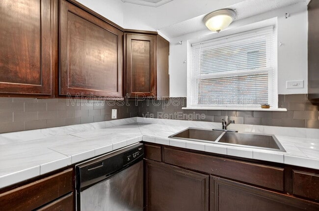 Building Photo - 2352 Rockdale Ave