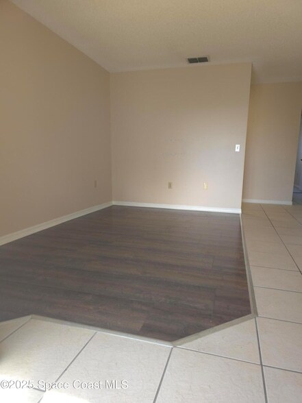 Building Photo - 245 Spring Dr