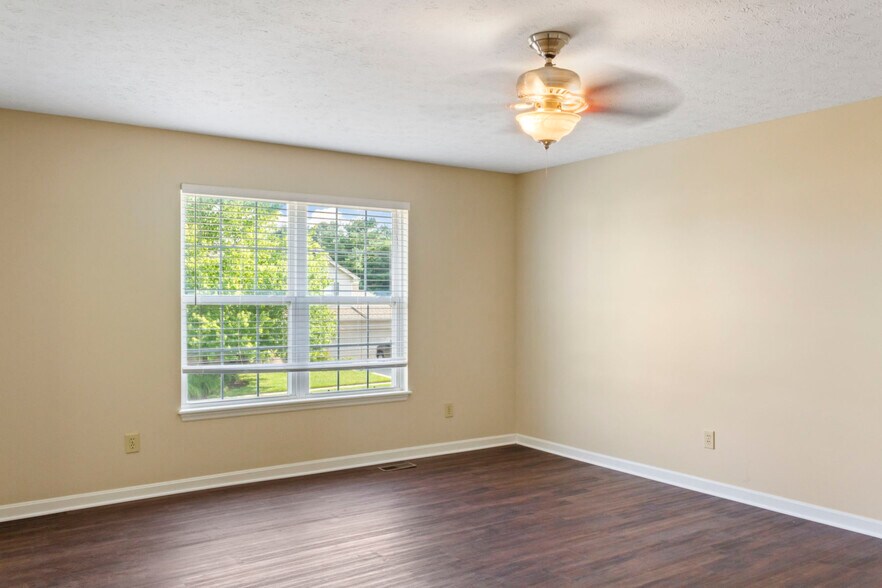 Building Photo - 130 Fawn Dr