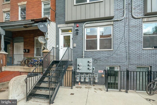 Building Photo - 321 N Preston St