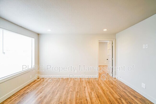 Building Photo - 32125 SE Hinman Ave
