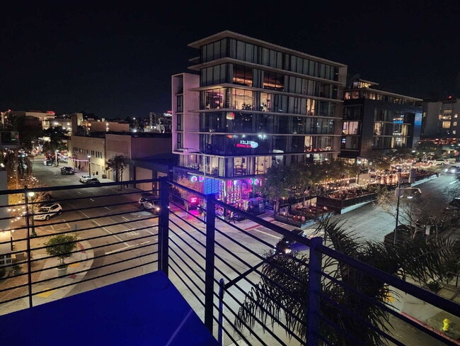 Building Photo - Downtown Loft living in Little Italy