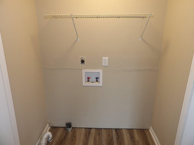 Building Photo - 35 Ashwood Ct