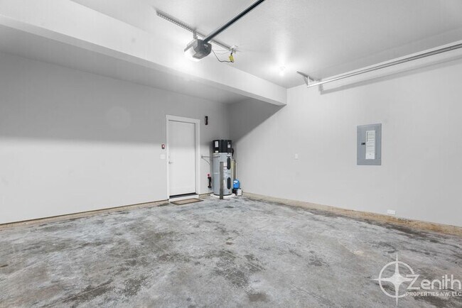 Building Photo - 16314 NE 20th St