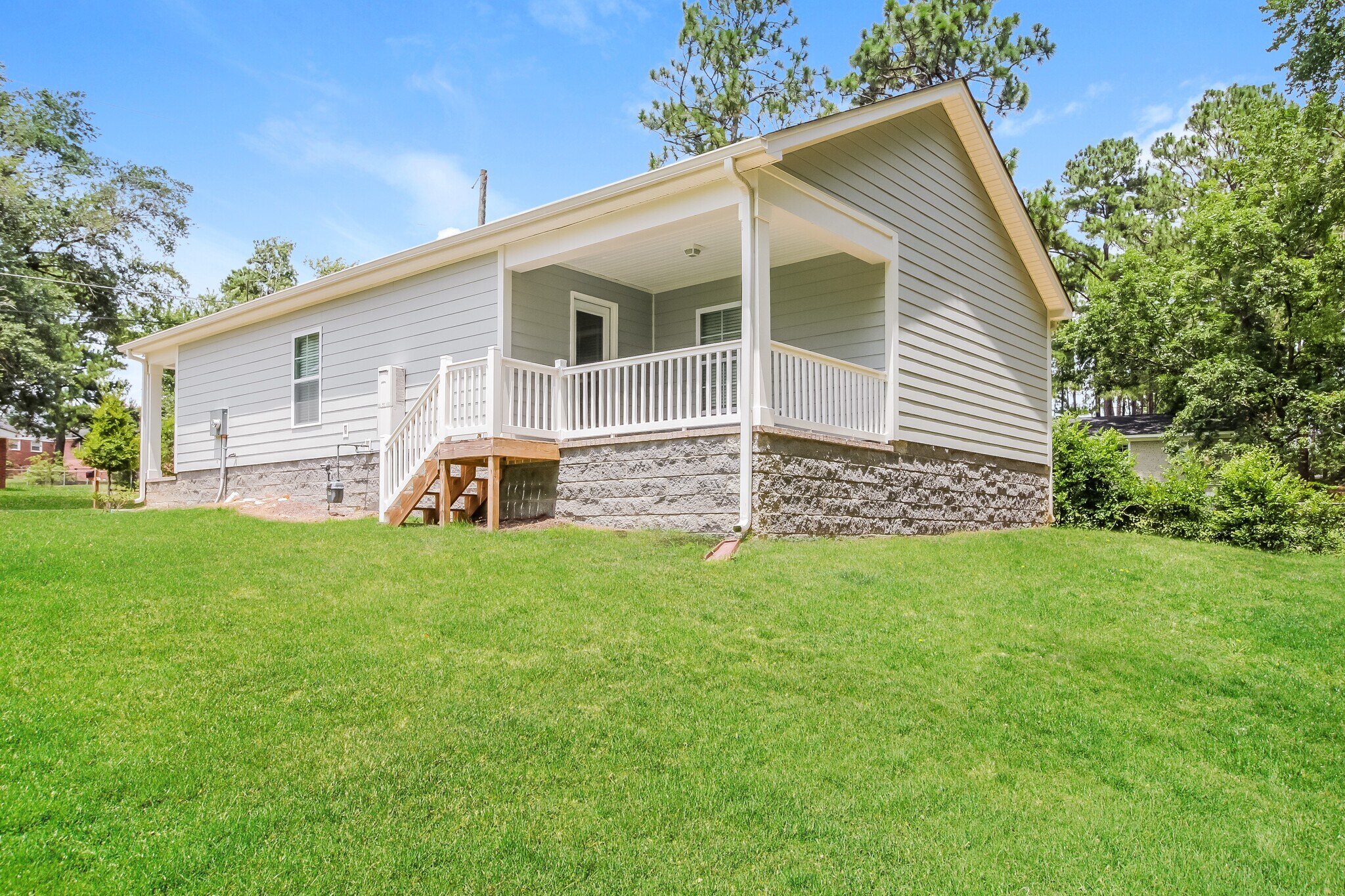Building Photo - 1907 Bay St