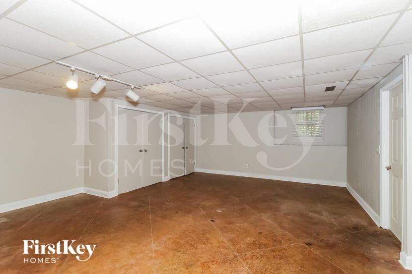Building Photo - 4295 Hickory Point Dr