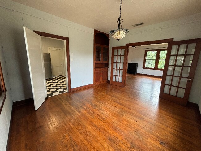 Building Photo - 800 N Mound St