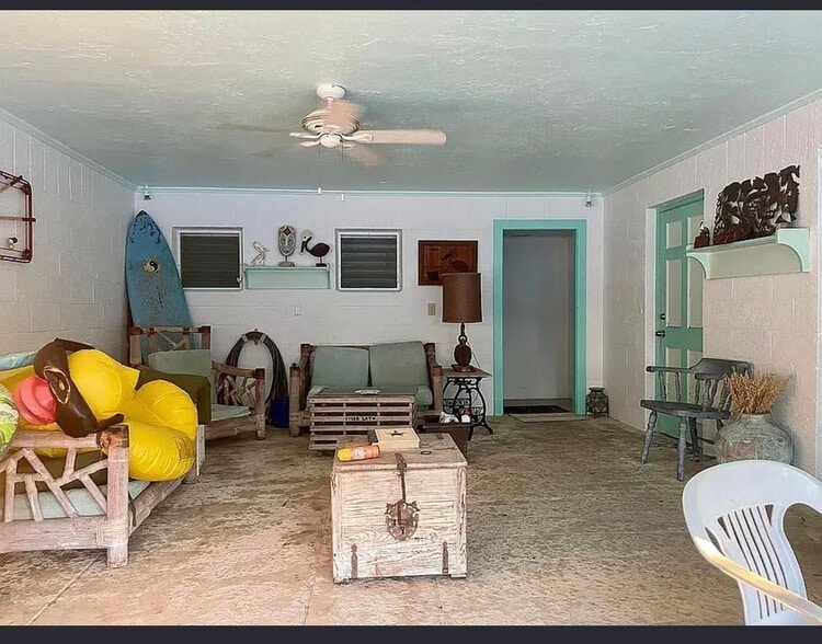 Building Photo - 656 Manor Dr