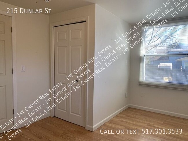 Building Photo - 215 Dunlap St