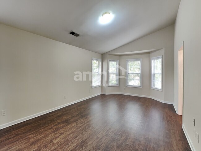 Building Photo - 190 Cedarhurst Rd