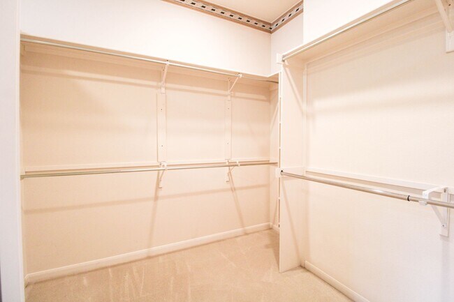 Building Photo - 34 Silverhorn Dr