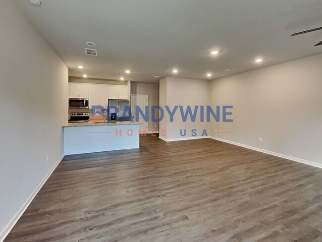 Building Photo - MOVE IN BY 5/24 AND RECEIVE JUNE RENT FREE!