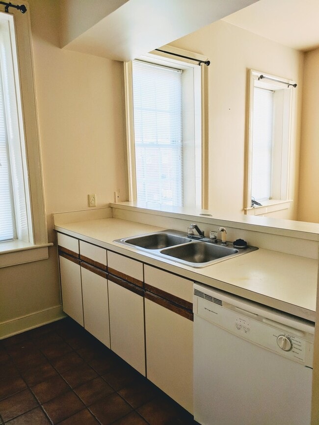 Building Photo - 1731 E Main St