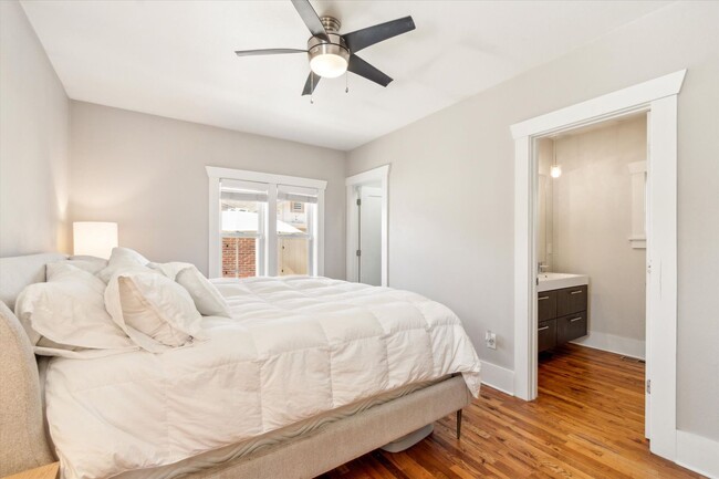 Building Photo - 3BD, 3BA Sunnyside Bungalow with 3-Car Garage