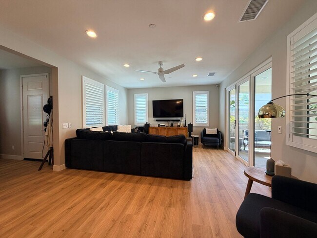 Building Photo - Elegant Rancho Mission Viejo Home with Open Floor Plan