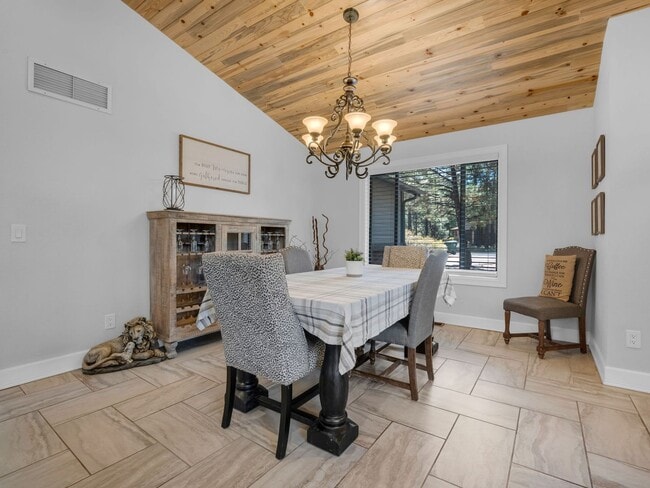 Building Photo - Gorgeous Furnished Country Club Rental