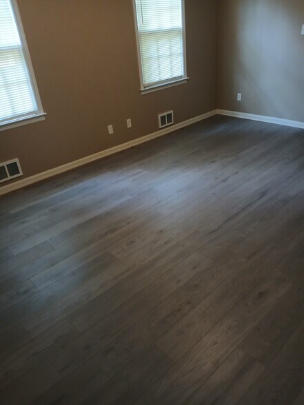 Building Photo - 107 Twin Creek Ct