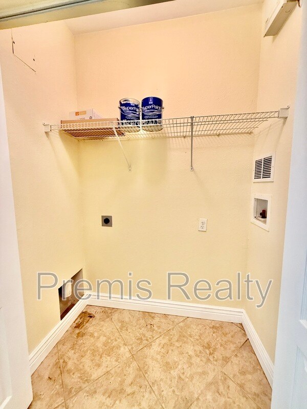 Building Photo - 2721 Via Murano